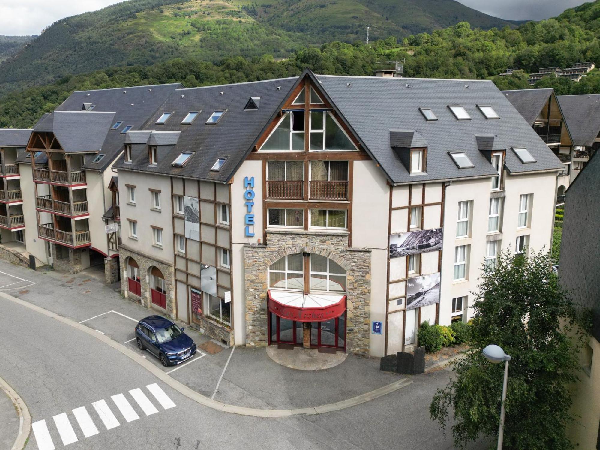 Hotel Les Arches Сен-Лари-Сулан Экстерьер фото