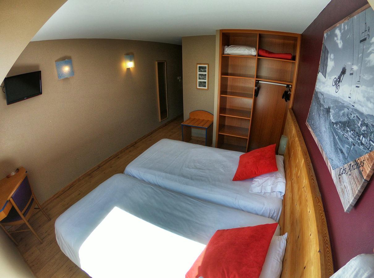 Hotel Les Arches Сен-Лари-Сулан Экстерьер фото